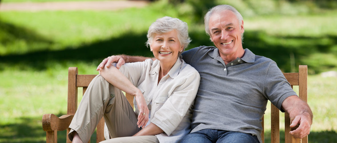 Счастливые пенсионеры. Пожилые пары.